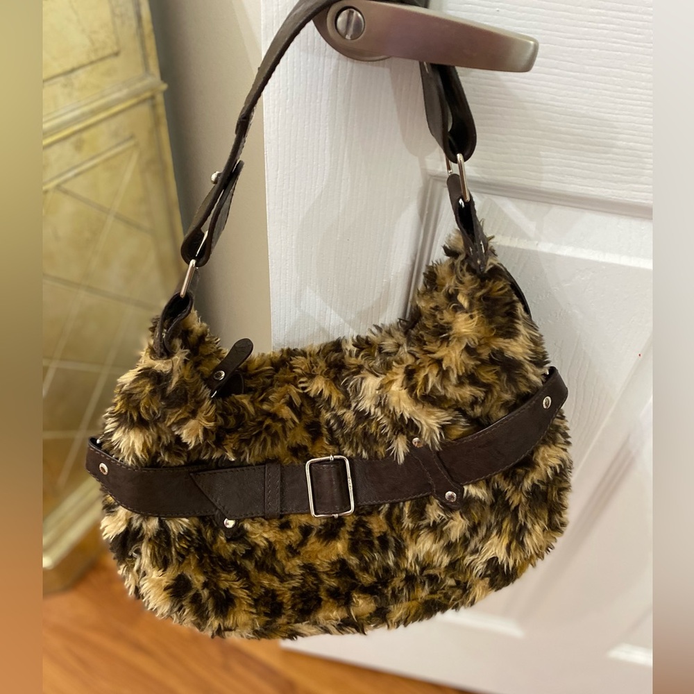 Desmo  animal print with leather strap